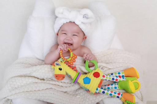 微山宝宝头上有白色的小点